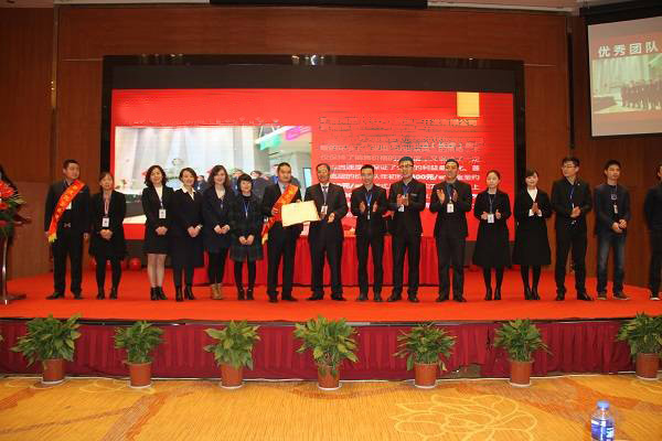 L:\企劃內容整理\曠遠歷年照片(附稿件)對內照片(活動、培訓、事件)\2017年7��?月年會表彰\20170113003-1.jpg L:\企劃內容整理\曠遠歷年照片(附稿件)對內照片(活動、培訓、事件)\2017年7��?月年會表彰\20170113003-1.jpg